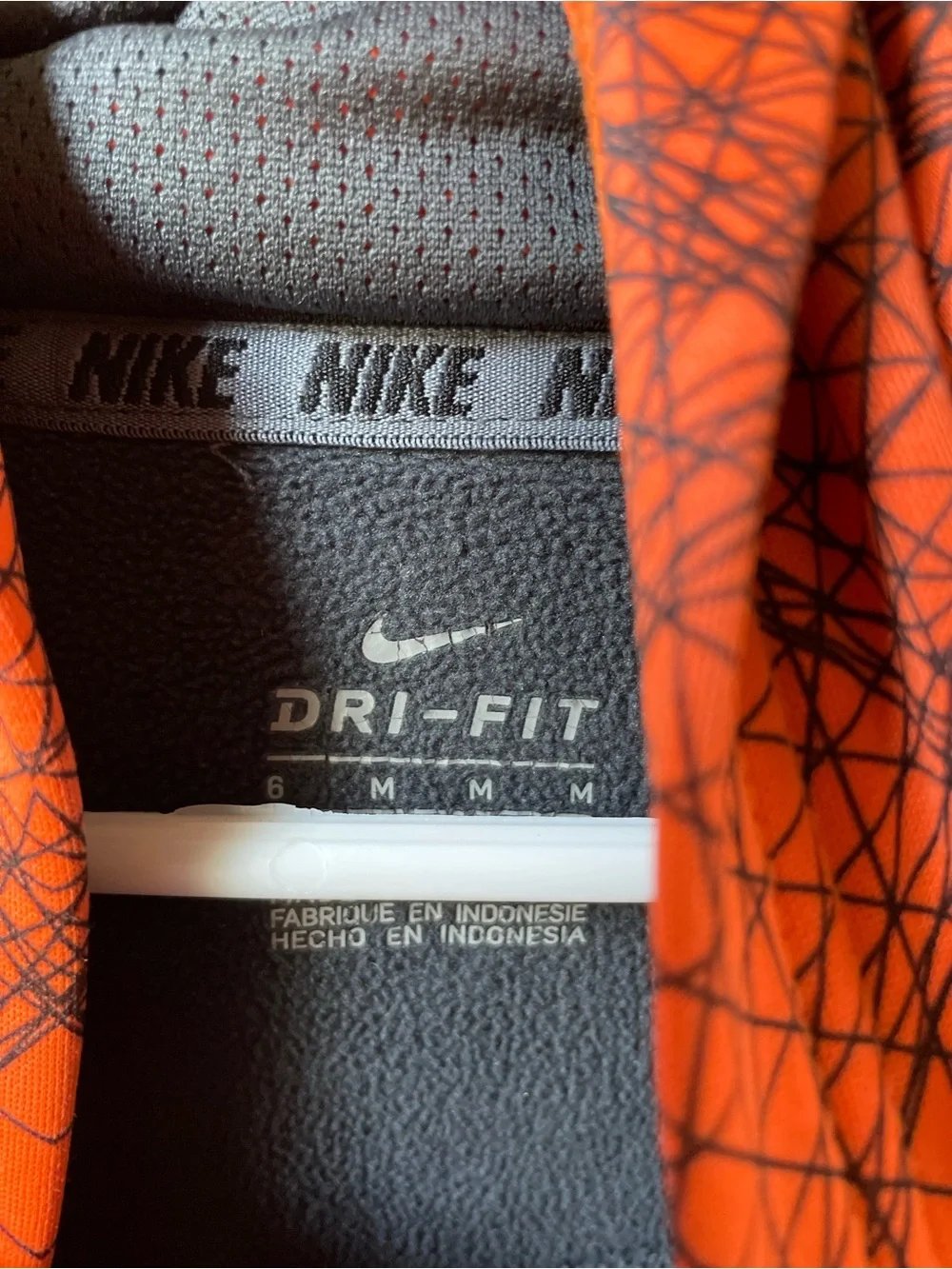 Nike dri fit boys size 6 gray / orange athletic hoodie